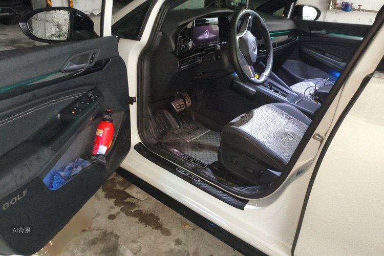 Volkswagen Golf 2023 car image #18