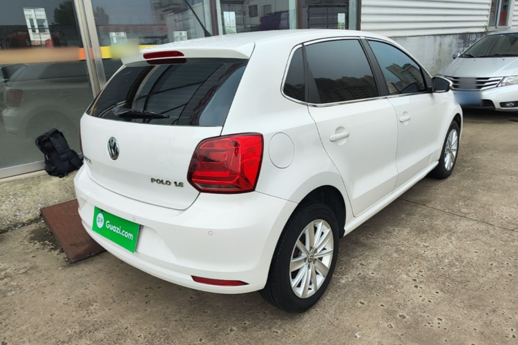 Volkswagen Polo 2015 car image #5