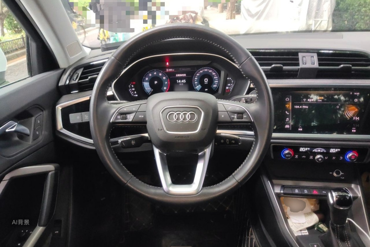 Audi Q3 2020 car image #12