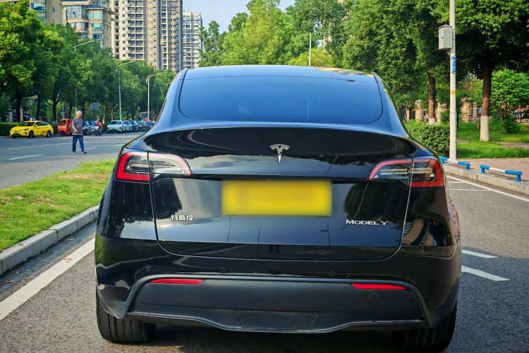 Tesla Model Y 2022 #5 Tesla Model Y 2022 car image #5