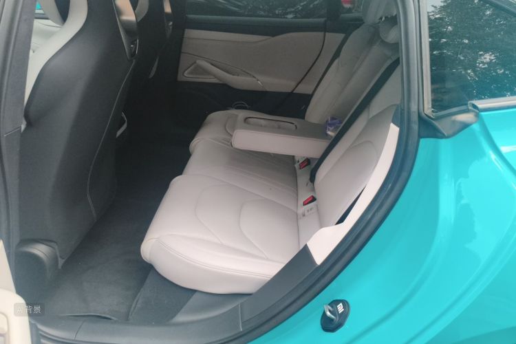 MI SU7 2024 immagine di auto #19