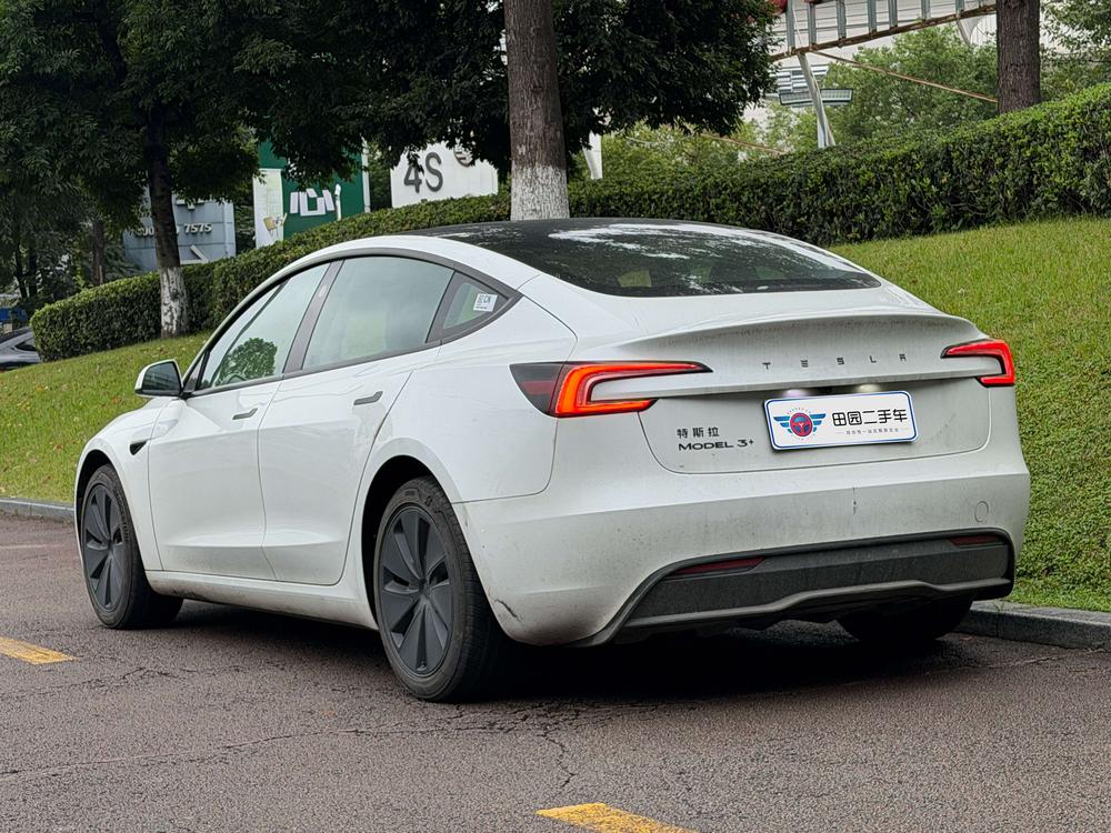Tesla Model 3 2025 car image #4