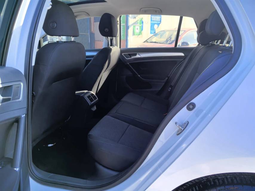 Volkswagen Golf 2020 car image #7