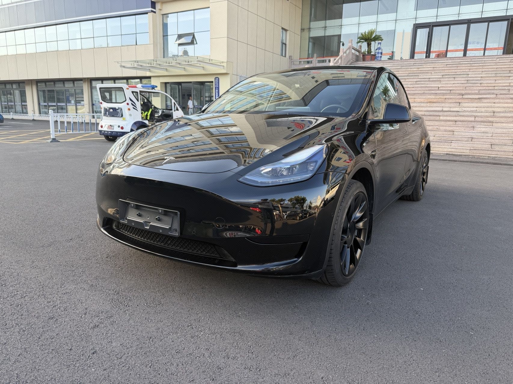 Tesla Model Y 2024 car image 