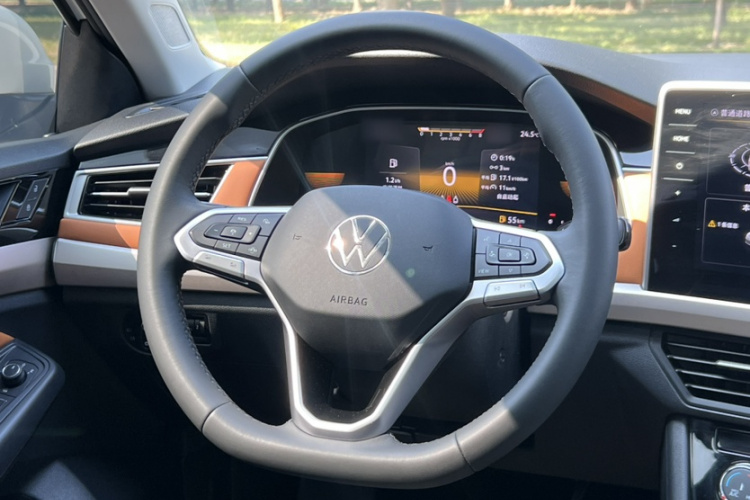 Volkswagen Bora 2024 car image #15