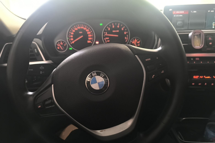 BMW 3 Series 2019 car image #11