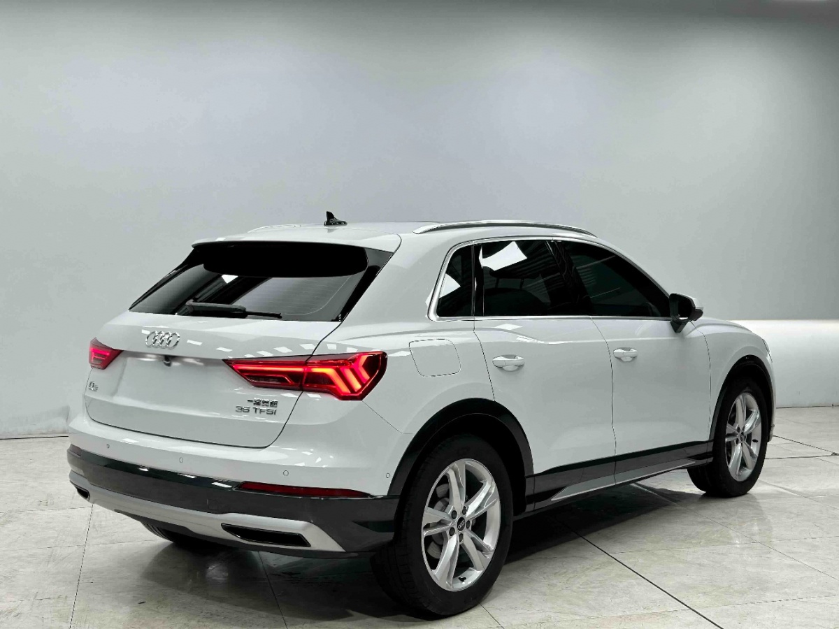 Audi Q3 2022 car image #5