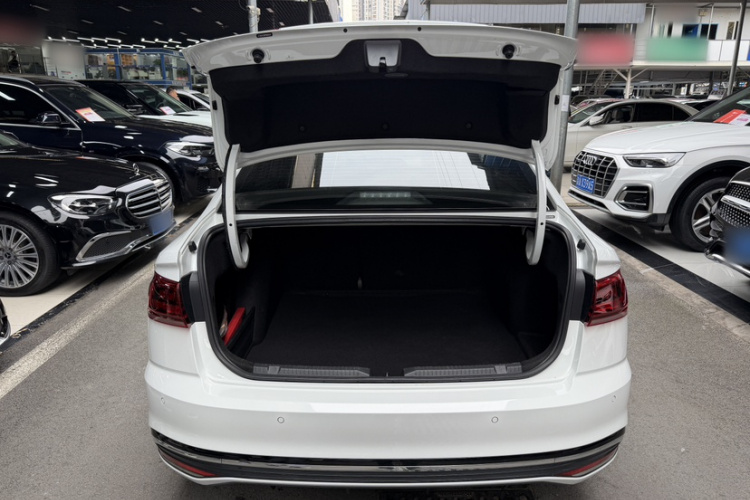 Volkswagen Bora 2023 car image #27