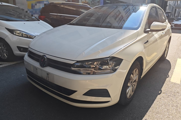Volkswagen Polo 2021 car image #2