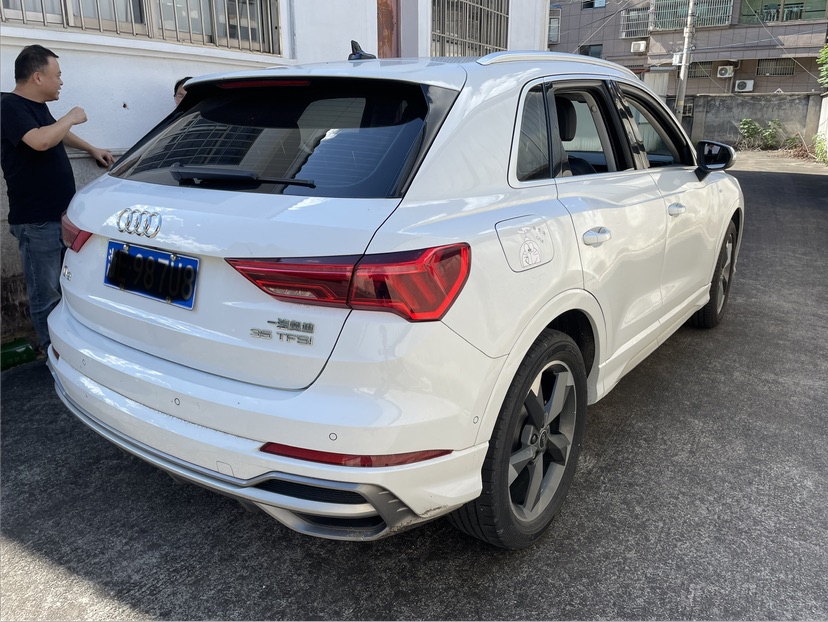 Audi Q3 2021 car image #5