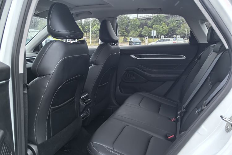 GEELY Emgrand 2025 car image #19