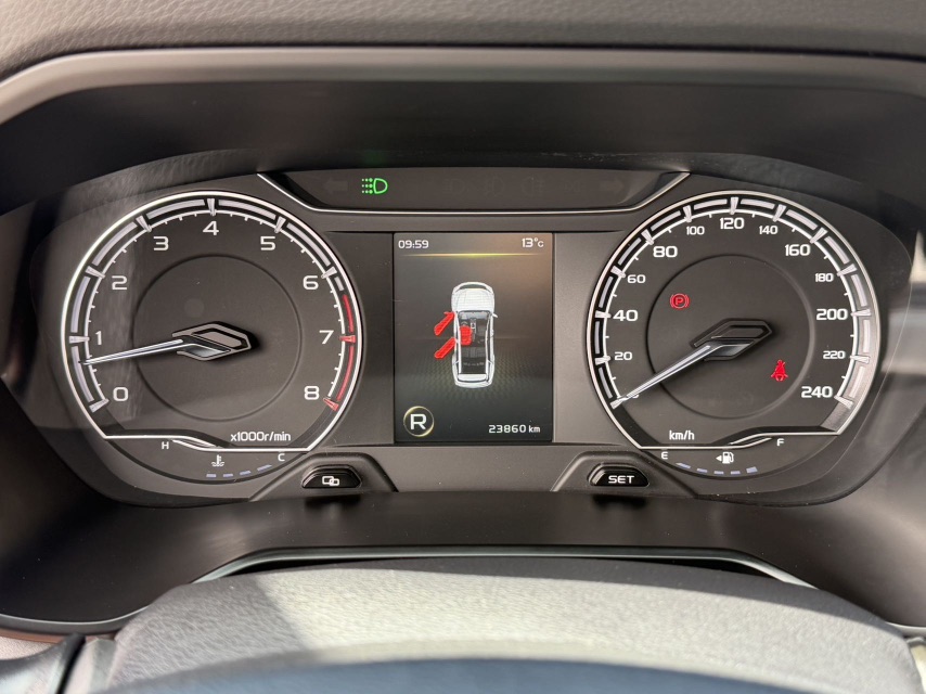 GEELY Vision X6 2023 car image #17