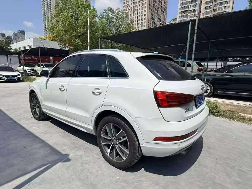 Audi Q3 2017 car image #5