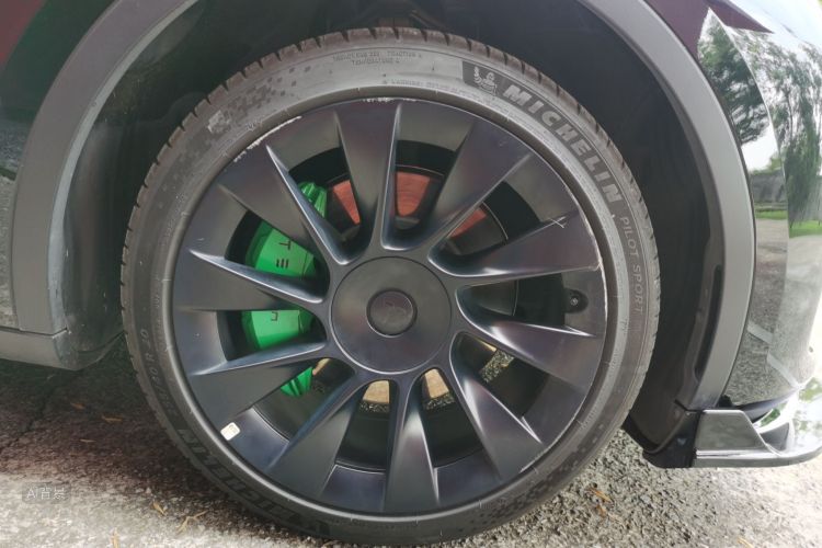 Tesla Model Y 2024 car image #9