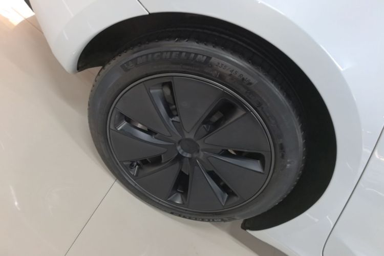 Tesla Model 3 2024 صورة سيارة #4