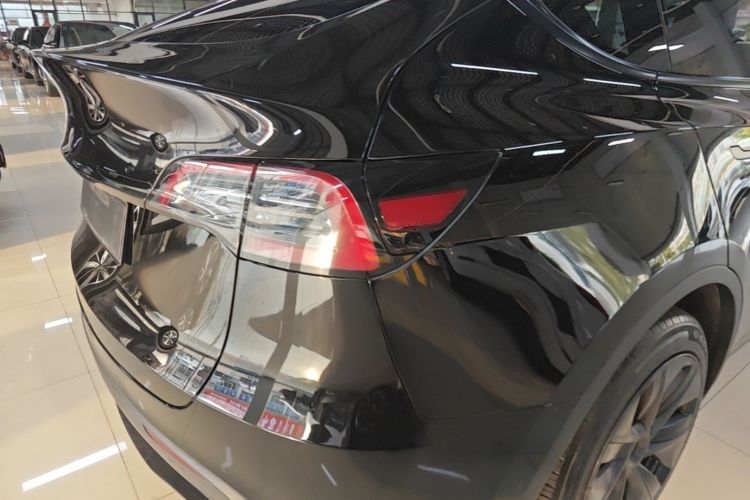 Tesla Model Y 2023 #8 Tesla Model Y 2023 car image #8
