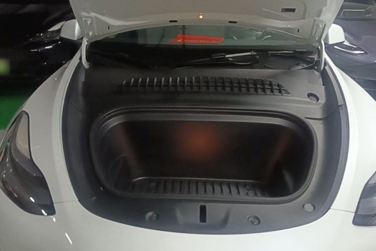 Tesla Model Y 2023 car image #22