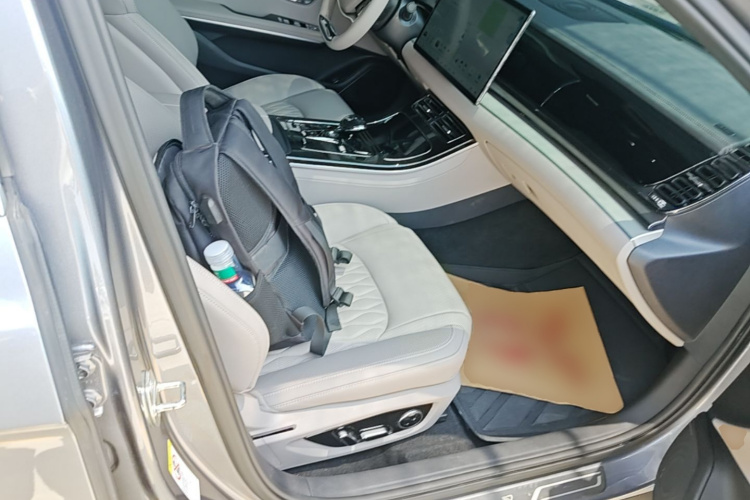BYD Han 2024 car image #24