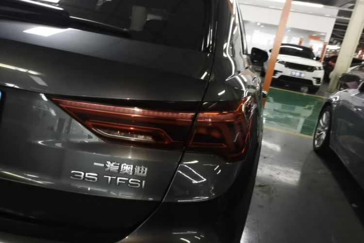 Audi Q3 2021 car image #8