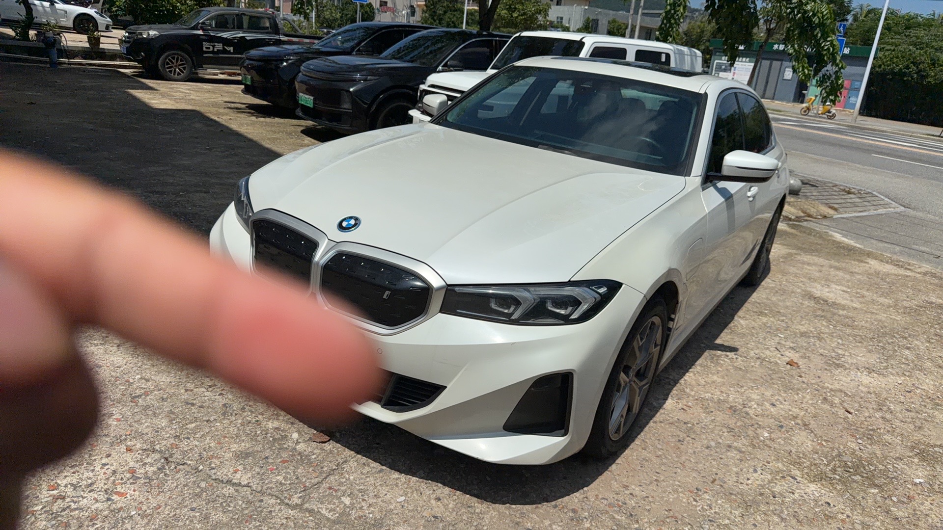 BMW i3 2023 car image 