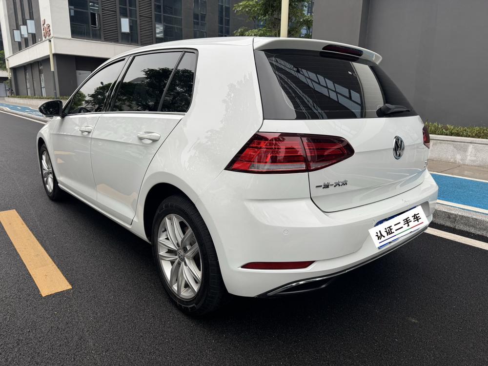 Volkswagen Golf 2018 car image #4