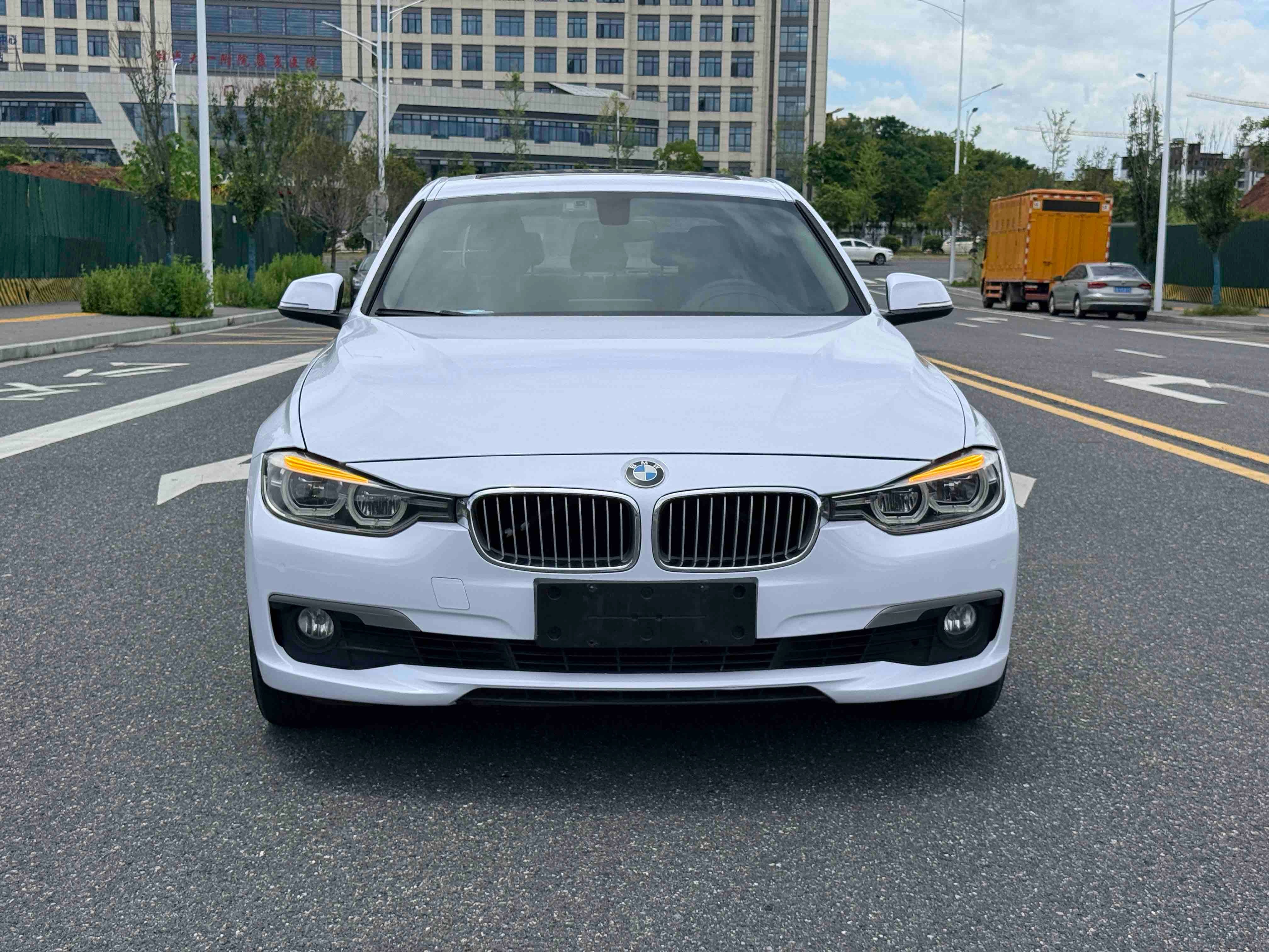 BMW 3 Series 2018 car image #4