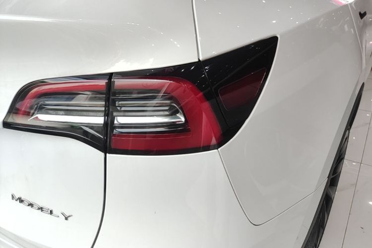 Tesla Model Y 2022 #8 Tesla Model Y 2022 car image #8