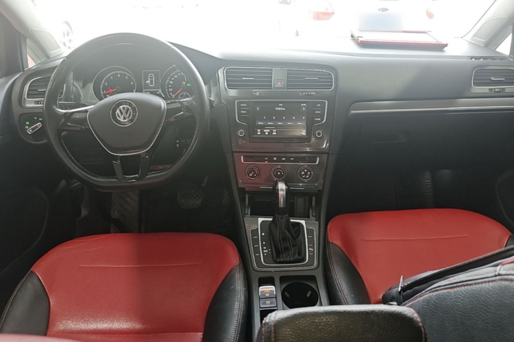 Volkswagen Golf 2017 car image #10