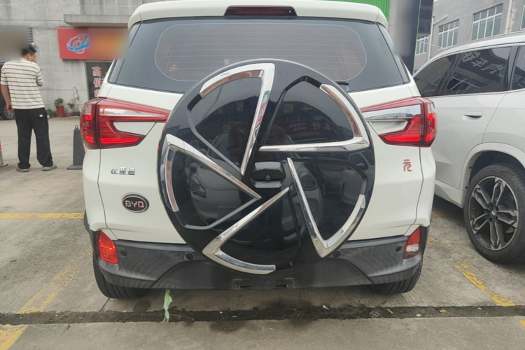BYD Yuan 2018 #4 BYD Yuan 2018 car image #4