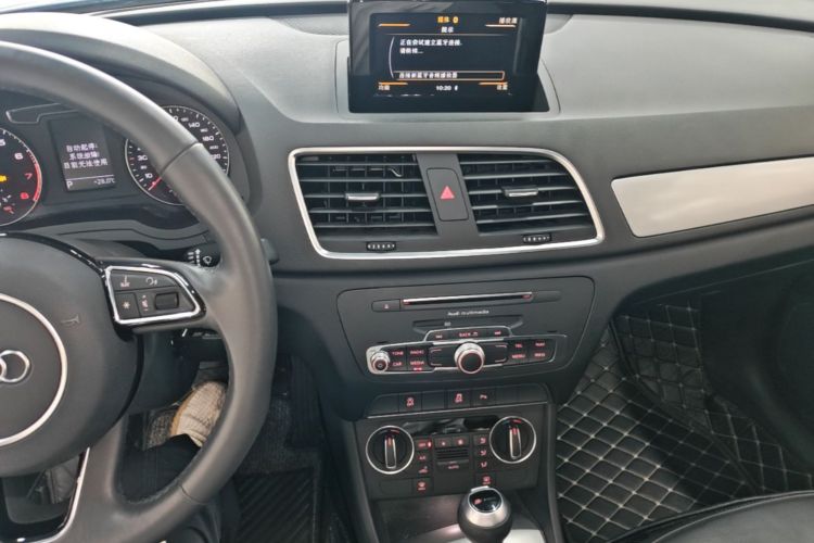 Audi Q3 2018 car image #13