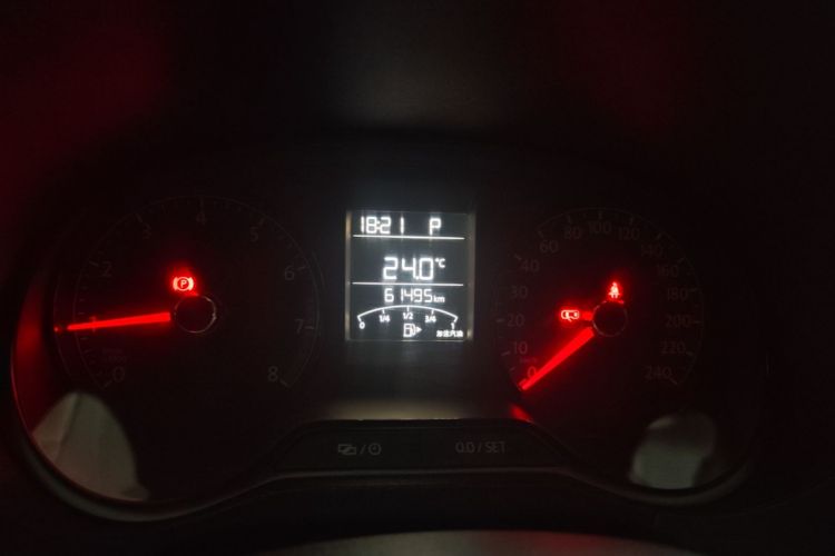 Volkswagen Polo 2019 car image #12