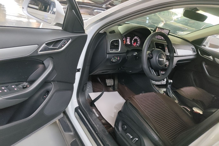 Audi Q3 2018 #16 Audi Q3 2018 car image #16