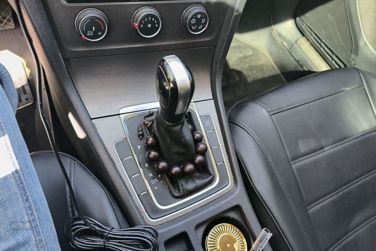 Volkswagen Golf 2014 car image #16