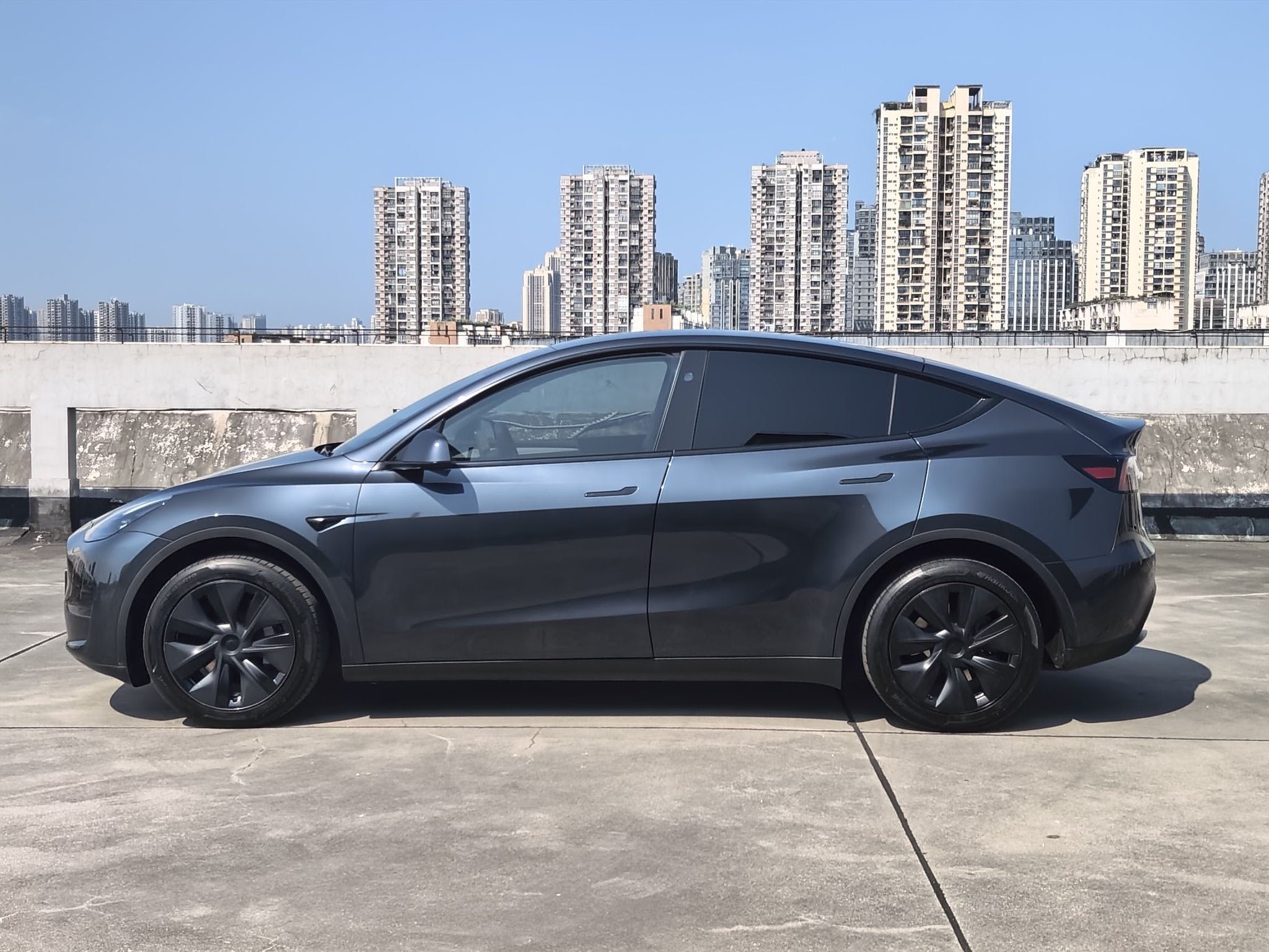 Tesla Model Y 2024 #4 Tesla Model Y 2024 car image #4