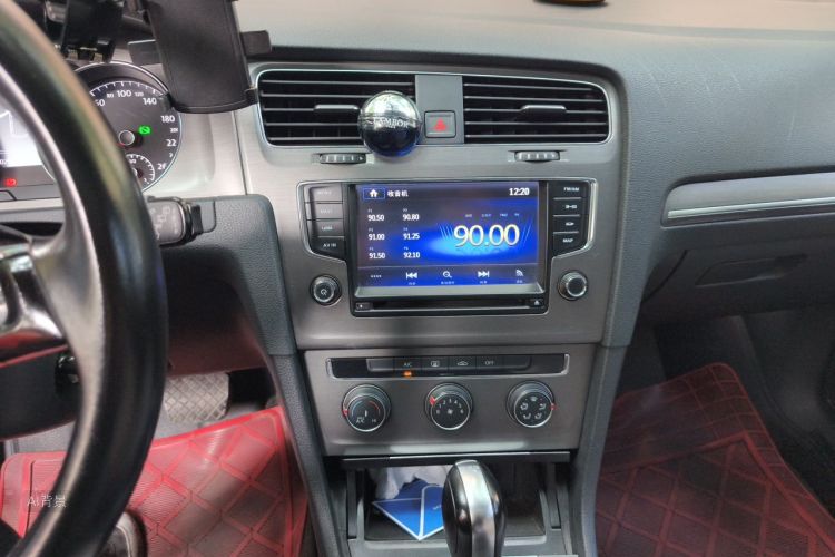 Volkswagen Golf 2015 car image #15