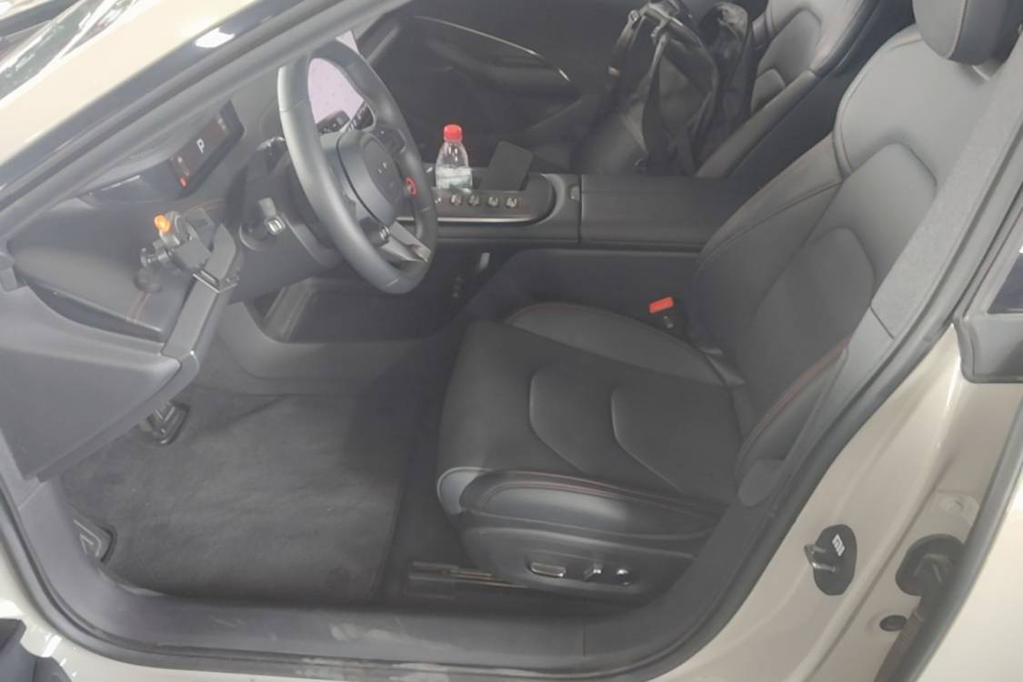 MI SU7 2024 imagen de coche #7