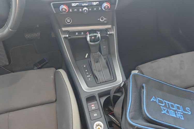 Audi Q3 2022 car image #14