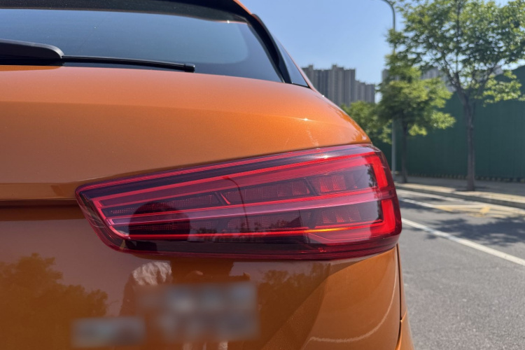 Audi Q3 2017 car image #11
