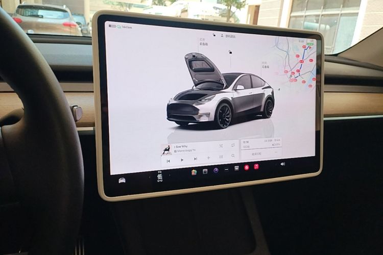 Tesla Model Y 2023 immagine di auto #13