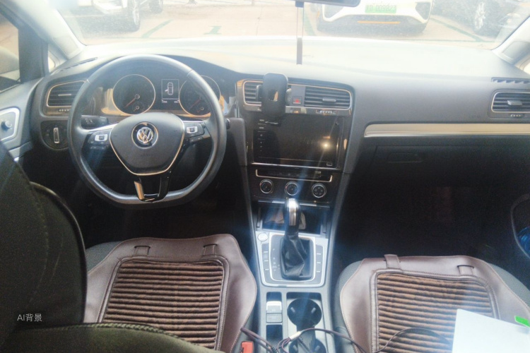 Volkswagen Golf 2020 car image #11