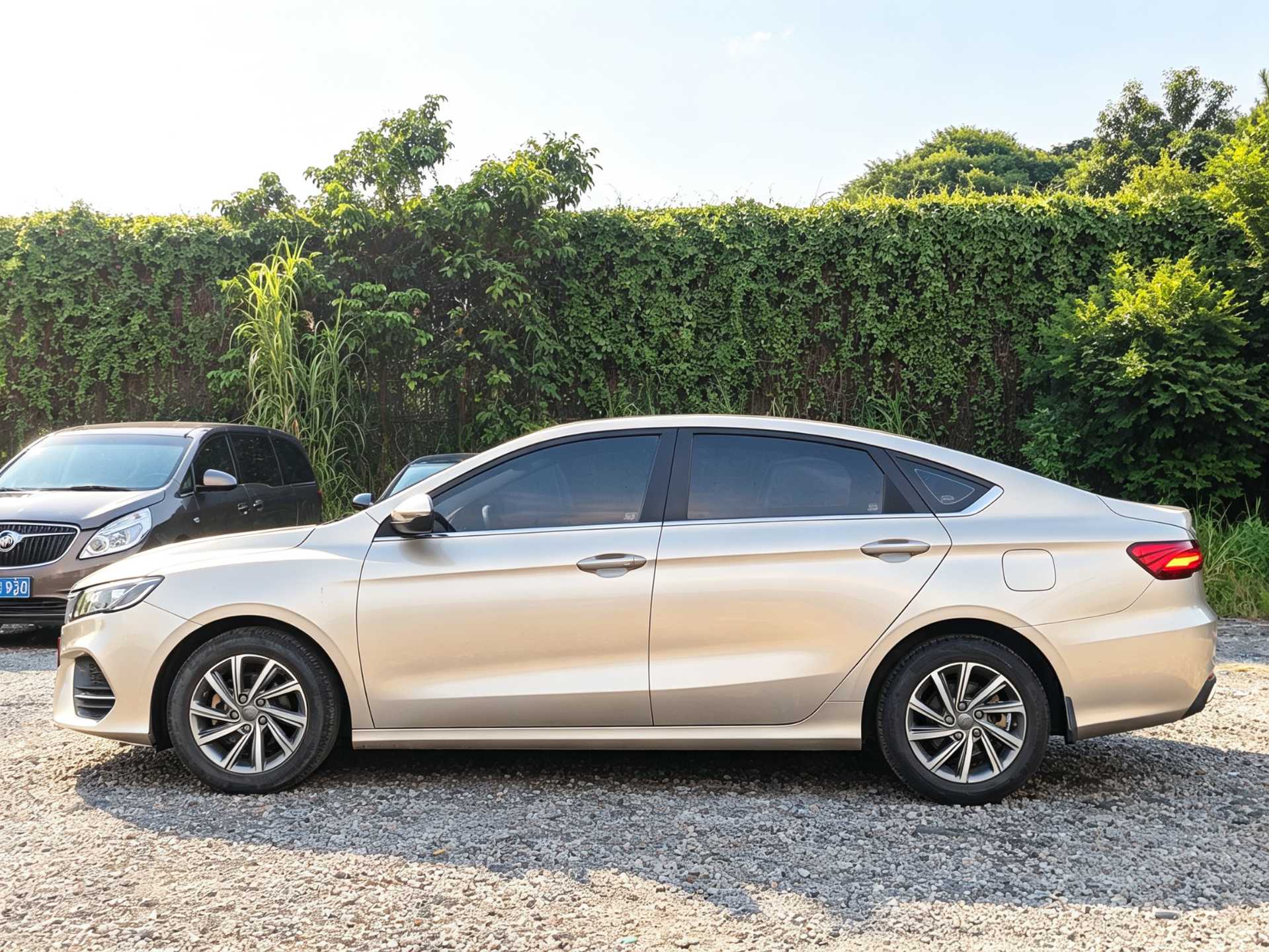 2019 car image #3