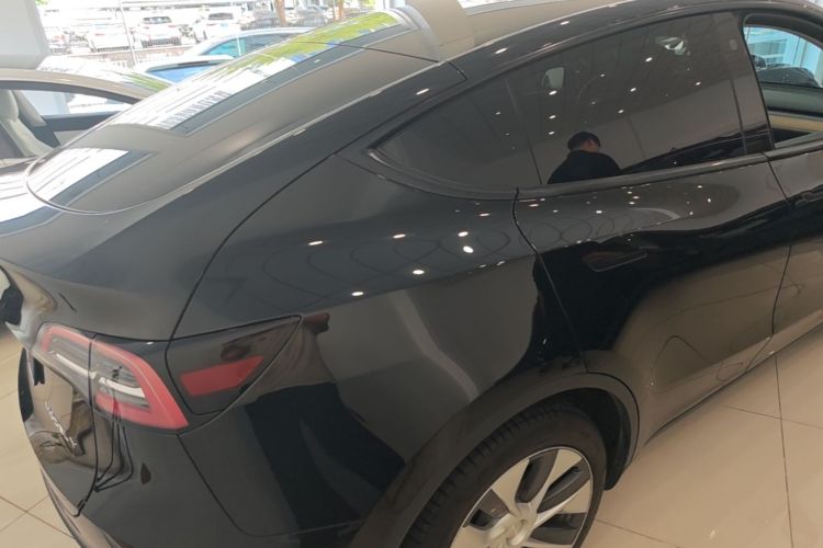 Tesla Model Y 2023 car image #5
