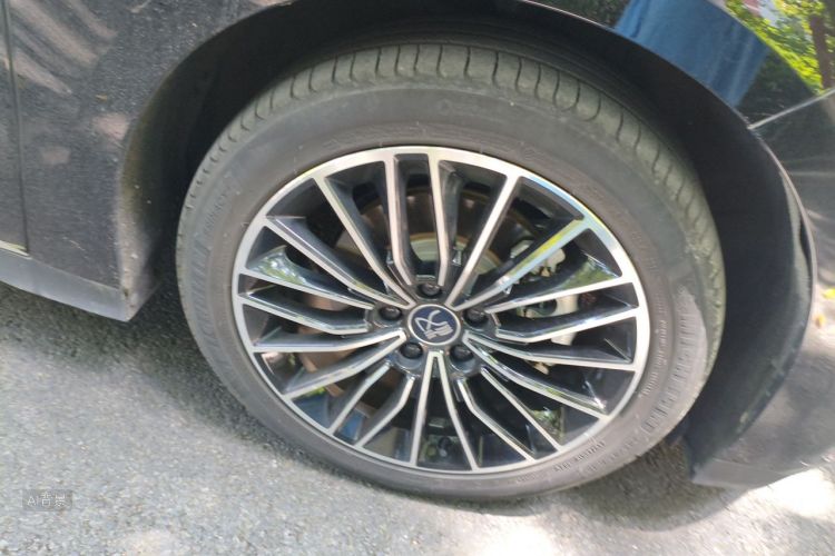 BYD Han 2023 car image #9