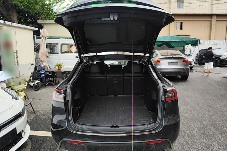 Tesla Model Y 2024 car image #19
