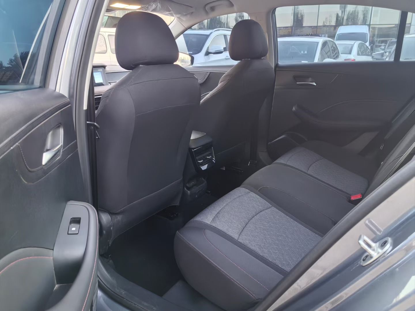 Roewe i5 2024 car image #4