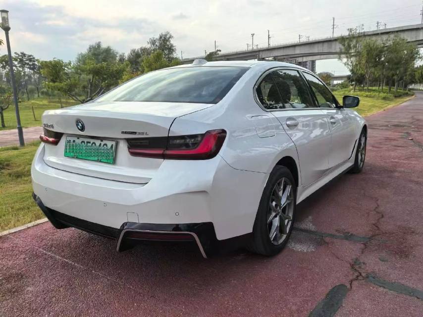 BMW i3 2023 car image #2