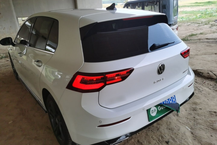 Volkswagen Golf 2023 #5 Volkswagen Golf 2023 صورة سيارة #5