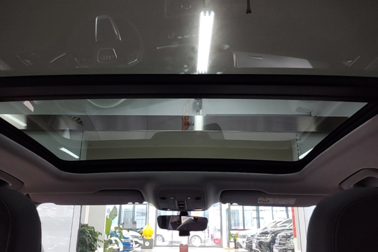 Audi Q3 2021 car image #18