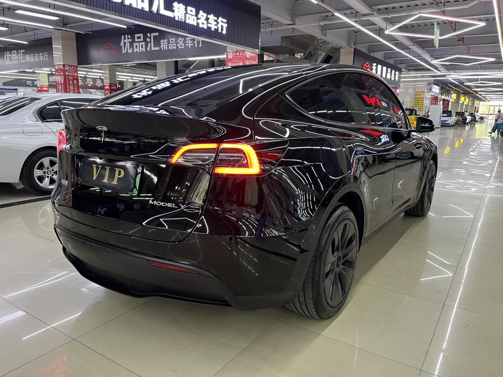 Tesla Model Y 2024 #6 Tesla Model Y 2024 car image #6