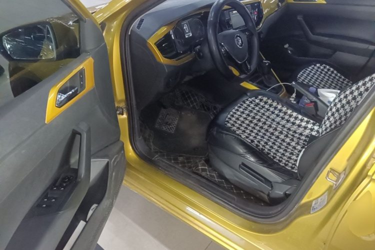 Volkswagen Polo 2020 car image #12